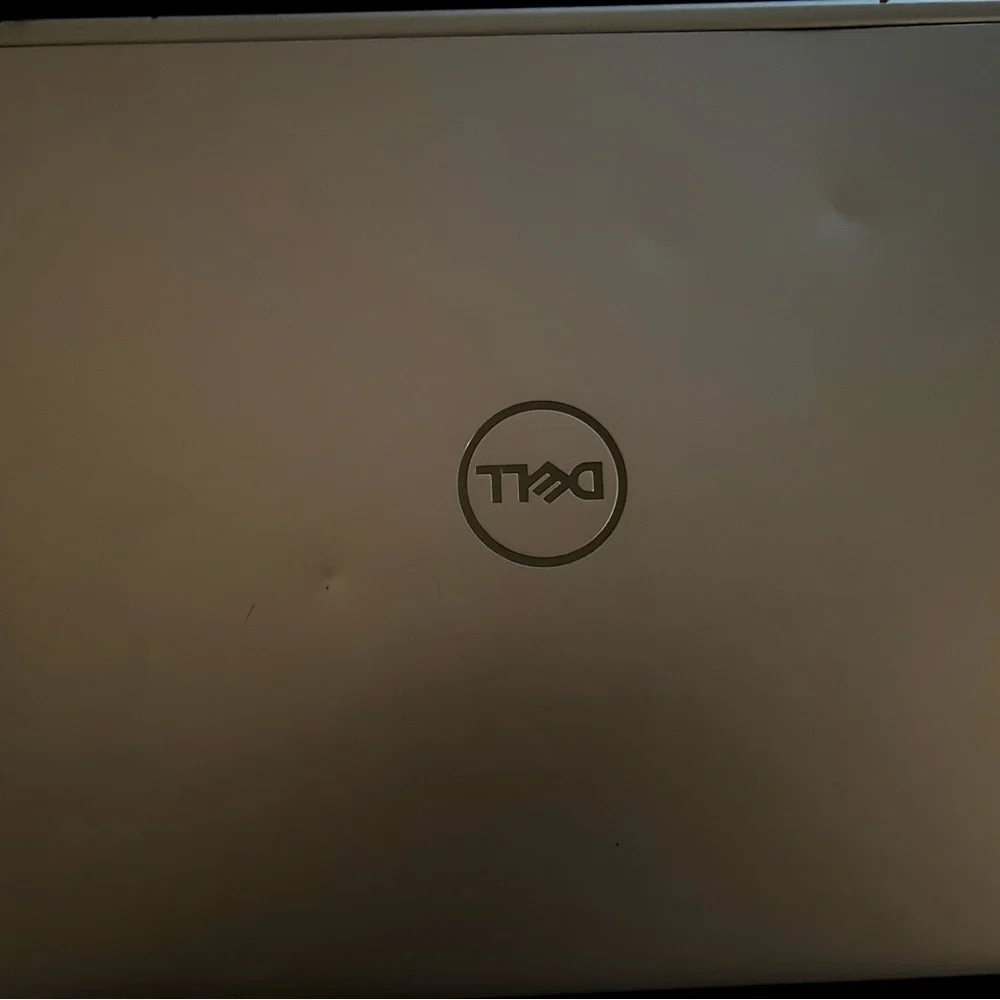 Dell Inspiron 7791 2-In-1 “17.3” inch Full HD i7 16GB RAM and 512 SSD